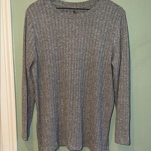 Gray Long Sleeve Sweater by Lou & Grey